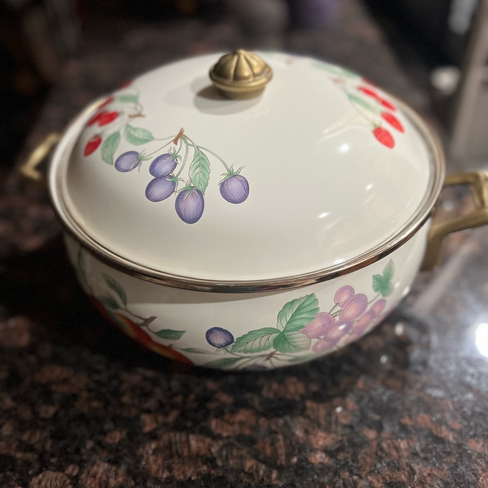 Enamelware Fruit.10 inch pot w/lid 3 Quart Gold Handles